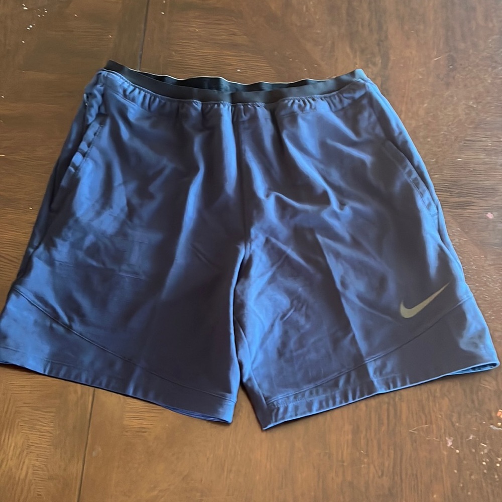 Men’s Nike Pro navy dri-fit shorts size M
